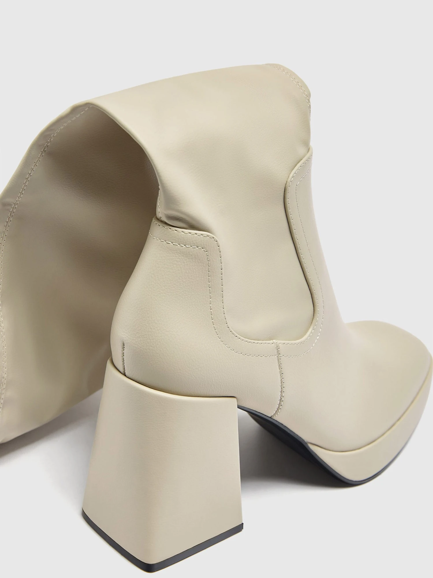 PULL & BEAR Overknees Overknee Laarzen Dames Lichtgrijs 7 PULL & BEAR Overknees Overknee Laarzen Dames Lichtgrijs - Afbeelding 5